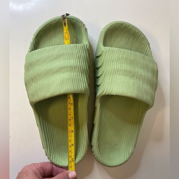 Adidas Men’s Adilette 22 Slides “Magic Lime” Slip On Sandals Size 10 - Picture 13 of 13